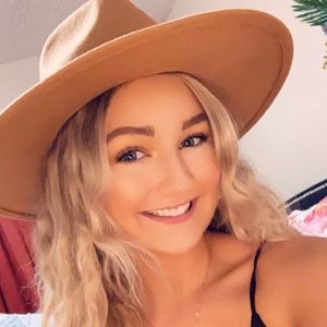 Meet your Posher, Cassie